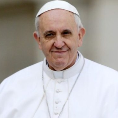 Papa Francisco Apresenta Melhoras, Mas Estado de Saúde Ainda Inspira Cuidados